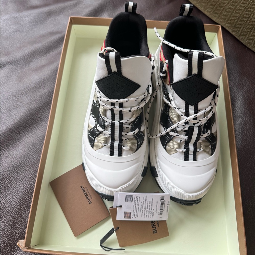 Burberry Arthur M Story White Icon Stripe  Sneakers, 8045825 women’s 8